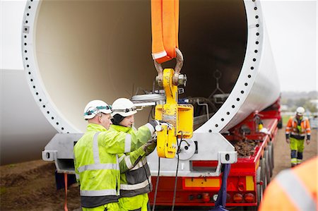 Engineers working on wind turbine Photographie de stock - Premium Libres de Droits, Code: 649-08085526