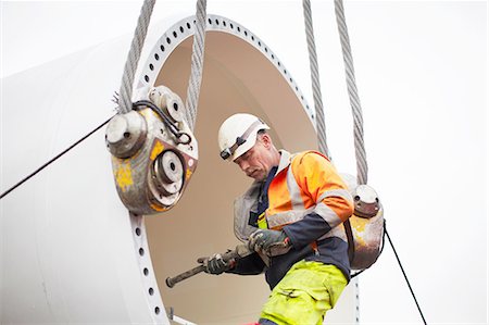 energías renovables - Engineer working on wind turbine Foto de stock - Sin royalties Premium, Código: 649-08085531