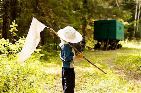 russland - Boy in woods with butterfly net, Sarsy village, Sverdlovsk Region, Russia Stockbilder - Premium RF Lizenzfrei, Bildnummer: 649-08085815