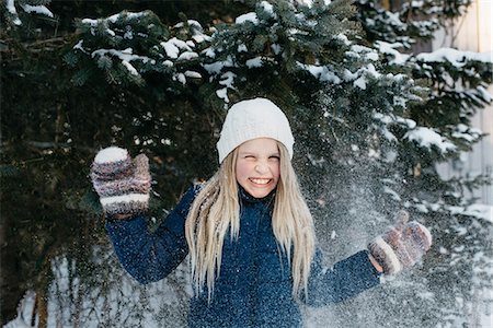 Girl grinning with excitement at snow Photographie de stock - Premium Libres de Droits, Code: 649-08085909