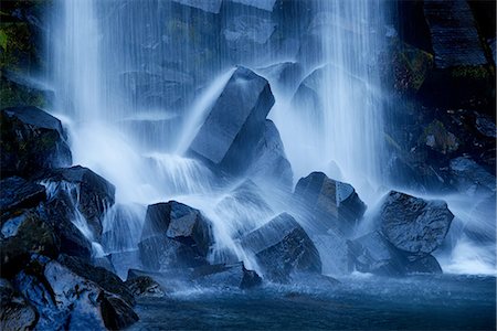 svartifoss waterfall - Svartifoss Waterfall, Iceland Foto de stock - Sin royalties Premium, Código: 649-08085945