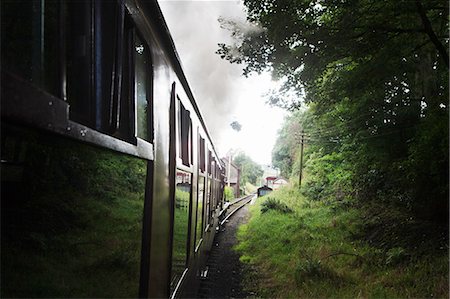 ferrocarriles - Train moving along tracks, close-up Foto de stock - Sin royalties Premium, Código: 649-08085954
