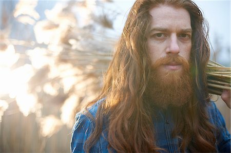 redhead man portrait - Man carrying bundle of wheat Stock Photo - Premium Royalty-Free, Code: 649-08086248