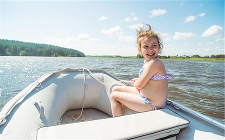 dinghi - Girl in a dinghy, Rezh River, Sverdlovsk Oblast, Russia Stockbilder - Premium RF Lizenzfrei, Bildnummer: 649-08086498