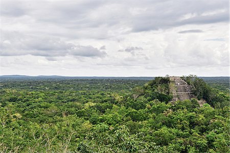 Structure at Mayan city of Calakmul, Calakmul Biosphere Reserve, Campeche, Mexico Photographie de stock - Premium Libres de Droits, Code: 649-08086687