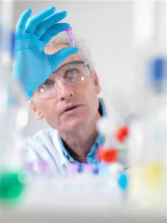 simsearch:649-08894990,k - Close up of scientist holding a phial containing a DNA sample Stock Photo - Premium Royalty-Free, Code: 649-08086701