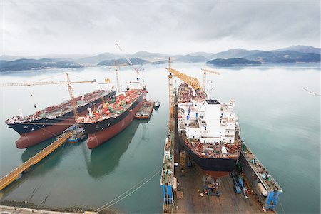 ship being unloaded - Ships at port, elevated view, GoSeong-gun, South Korea Photographie de stock - Premium Libres de Droits, Code: 649-08118237