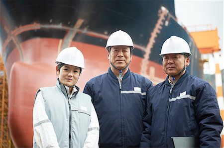 portuarios - Portrait of workers at shipyard, GoSeong-gun, South Korea Foto de stock - Sin royalties Premium, Código: 649-08118273