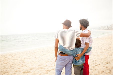 simsearch:649-07119660,k - Three generation family enjoying beach,  Rio de Janeiro, Brazil Foto de stock - Sin royalties Premium, Código: 649-08118362