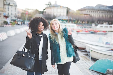 simsearch:649-08086803,k - Portrait of two young female friends  at Lake Como, Como, Italy Fotografie stock - Premium Royalty-Free, Codice: 649-08118783