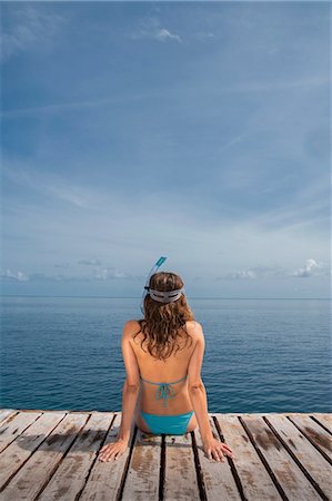 simsearch:841-06445111,k - Mid adult woman sitting on pier looking at sea Stock Photo - Premium Royalty-Free, Code: 649-08119056
