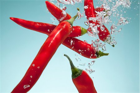 simsearch:6113-06626106,k - Red chillies underwater Stock Photo - Premium Royalty-Free, Code: 649-08119125