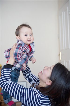 simsearch:649-08119446,k - Mother lifting baby boy in air Foto de stock - Sin royalties Premium, Código: 649-08119437