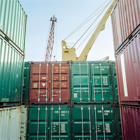 Shipping containers stacked on container ship Foto de stock - Sin royalties Premium, Código: 649-08125003