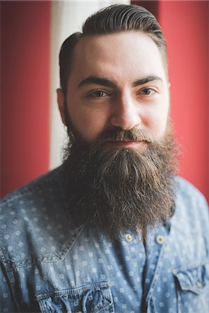 Portrait of young bearded man Foto de stock - Sin royalties Premium, Código: 649-08125264