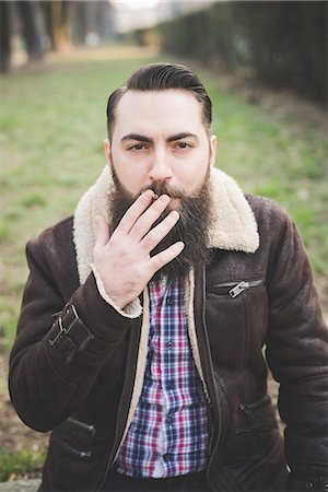 simsearch:649-08125285,k - Young bearded man in park, Milan, Italy Photographie de stock - Premium Libres de Droits, Code: 649-08125300