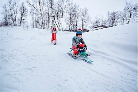 simsearch:649-09166459,k - Two brothers on toboggan and snow scooter on snow covered hill, Hemavan,Sweden Stockbilder - Premium RF Lizenzfrei, Bildnummer: 649-08125327