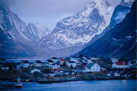 simsearch:841-09183490,k - Reine fishing village and ocean, Norway Foto de stock - Sin royalties Premium, Código: 649-08125565