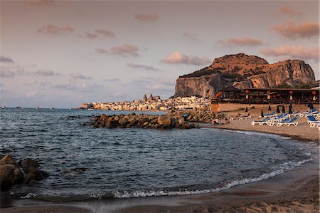 palermo beaches sicily italy - Beach and Mediterranean sea, Cefalu, Palermo, Sicily, Italy Foto de stock - Sin royalties Premium, Código: 649-08125582