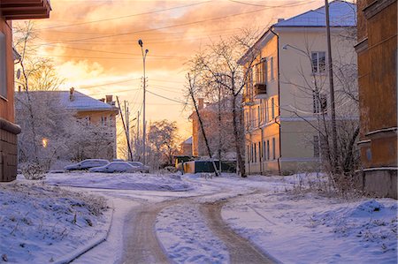 russland - Snow covered suburban area, Nizhniy Tagil,Sverdlovsk region,Russia Stockbilder - Premium RF Lizenzfrei, Bildnummer: 649-08125715