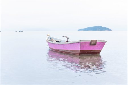 Anchored pink rowing boat, Manguinhos, Buzios, Rio de Janeiro, Brazil Stockbilder - Premium RF Lizenzfrei, Bildnummer: 649-08144378