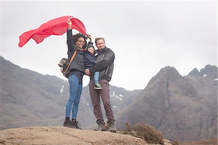 simsearch:649-08144464,k - Family holding red flag in mountains, Fairy Pools, Isle of Skye, Hebrides, Scotland Photographie de stock - Premium Libres de Droits, Code: 649-08144523