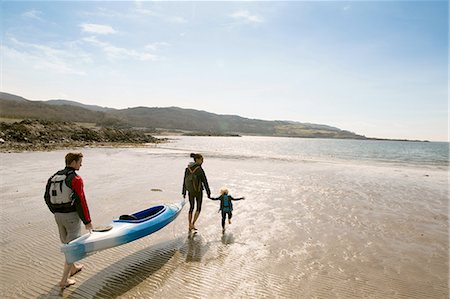 die hebriden - Family with canoe on beach, Loch Eishort, Isle of Skye, Hebrides, Scotland Stockbilder - Premium RF Lizenzfrei, Bildnummer: 649-08144612