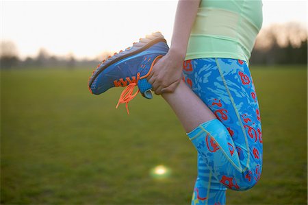 simsearch:649-08144715,k - Cropped image of woman stretching leg for exercise in park Foto de stock - Royalty Free Premium, Número: 649-08144714