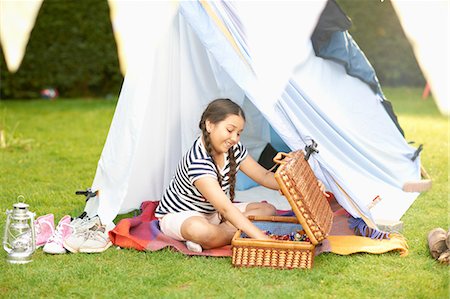 simsearch:649-08578165,k - Girl emptying picnic basket in front of homemade tent in garden Stock Photo - Premium Royalty-Free, Code: 649-08180236