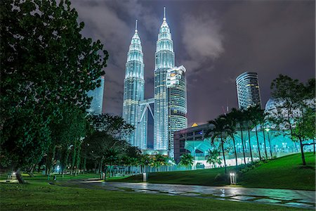 simsearch:649-08180325,k - Petronas Towers illuminated at night, Kuala Lumpur, Malaysia Foto de stock - Sin royalties Premium, Código: 649-08180311
