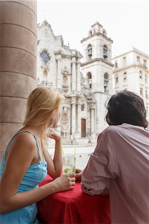 Young couple with Mojito cocktails in a restaurant on the Plaza de la Cathedral of Havana, Cuba Stockbilder - Premium RF Lizenzfrei, Bildnummer: 649-08180365