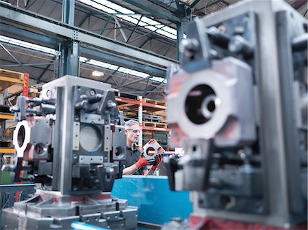 Engineer inspecting parts on automatic lathe in engineering factory Stockbilder - Premium RF Lizenzfrei, Bildnummer: 649-08180415