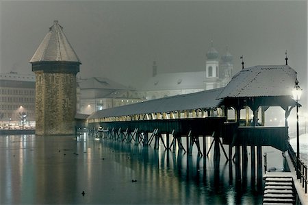 simsearch:649-07560496,k - Night time view of waterfront pier, Lucerne, Switzerland Foto de stock - Sin royalties Premium, Código: 649-08180580