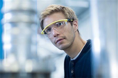 simsearch:649-08237743,k - Portrait of factory engineer wearing protective eyeglasses Stockbilder - Premium RF Lizenzfrei, Bildnummer: 649-08237741