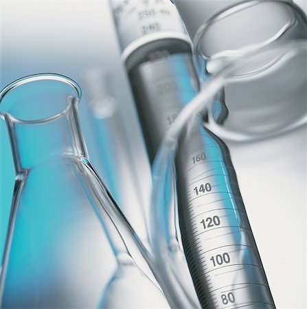 simsearch:649-07279762,k - Volumetric laboratory glassware used in a chemistry lab, close-up Stock Photo - Premium Royalty-Free, Code: 649-08237904