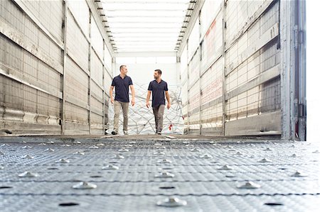 freight ship - Workers and freight in air freight container Stock Photo - Premium Royalty-Free, Code: 649-08237973