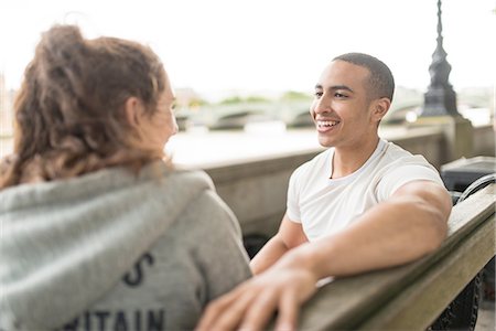 riverside - Male and female runners chatting on bench, Southbank, London, UK Stockbilder - Premium RF Lizenzfrei, Bildnummer: 649-08238090