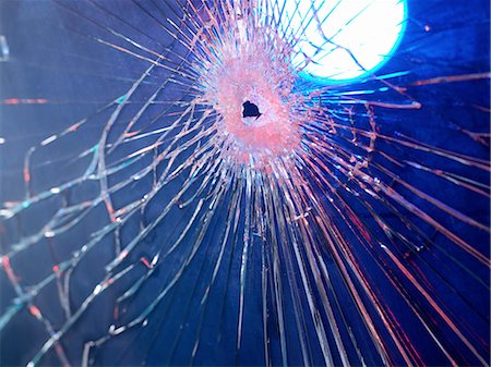 Forensics evidence from broken window Photographie de stock - Premium Libres de Droits, Code: 649-08238100