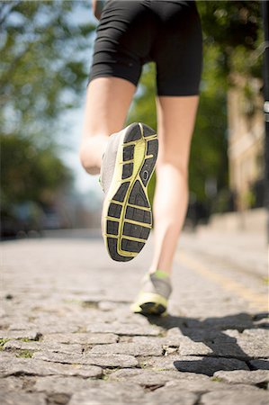 footwear - Runner jogging on cobbled street Foto de stock - Sin royalties Premium, Código: 649-08238339