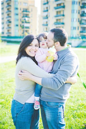 simsearch:649-08238410,k - Portrait of mid adult couple kissing toddler daughter in park Photographie de stock - Premium Libres de Droits, Code: 649-08238428