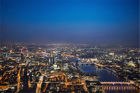 royaume-uni - Aerial cityscape of river Thames at night, London, England, UK Photographie de stock - Premium Libres de Droits, Code: 649-08238499