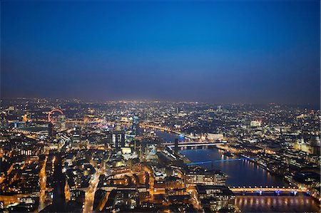 Aerial cityscape of river Thames at night, London, England, UK Foto de stock - Sin royalties Premium, Código: 649-08238499