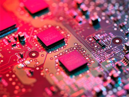 Close up detail of pink computer circuit board Fotografie stock - Premium Royalty-Free, Codice: 649-08238734