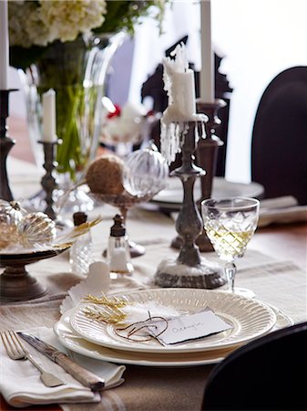 sel & poivre - Christmas table setting Photographie de stock - Premium Libres de Droits, Code: 649-08238864