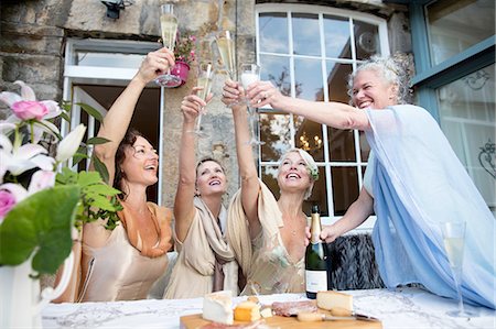 senior women glamour - Elegant mature women toasting in urban garden Stock Photo - Premium Royalty-Free, Code: 649-08238923