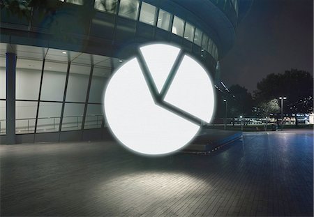 Glowing pie chart symbol in city at night Fotografie stock - Premium Royalty-Free, Codice: 649-08239125