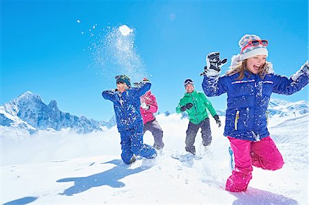 ski - Family having snowball fight, Chamonix, France Photographie de stock - Premium Libres de Droits, Code: 649-08232468