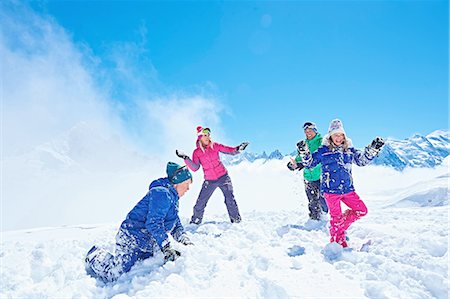 ski (activité) - Family having snowball fight, Chamonix, France Photographie de stock - Premium Libres de Droits, Code: 649-08232471