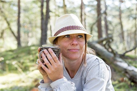 simsearch:649-08232809,k - Mature woman wearing fedora drinking tea in forest Stock Photo - Premium Royalty-Free, Code: 649-08232815