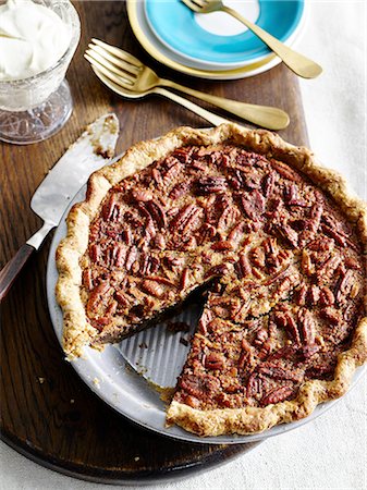 pecan pie - High angle view of pecan pie with slice missing Stock Photo - Premium Royalty-Free, Code: 649-08232904